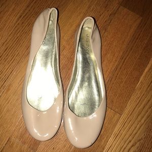 I am selling a shoe very good quality